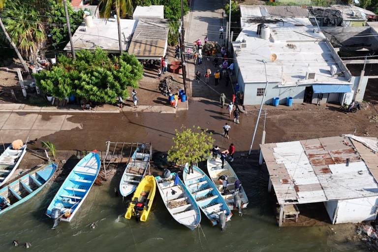 En Sinaloa algunas comunidades pesqueras han sufrido inundaciones debido al aumento de las mareas.