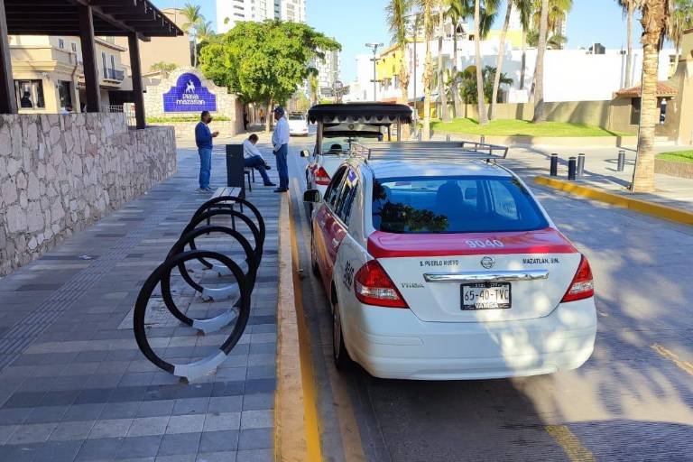 Afirman taxistas de Mazatlán que trabajan para brindar un mejor servicio