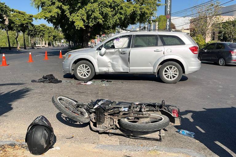 Motociclista es ingresado al hospital tras accidente en el Malecón Viejo, en Culiacán