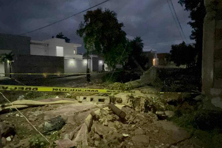 Derriban lluvias barda en la Novena Zona Militar de Culiacán