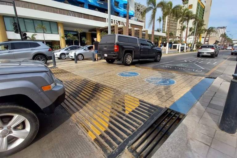 Retirarán dueños de hotel los topes elevados en la Camarón Sábalo: Alcalde