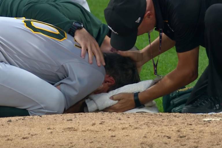 Chris Bassitt, abridor de Atléticos, es dado de alta tras bolazo en la cabeza