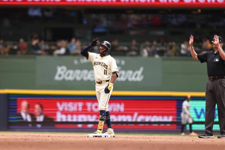Chourio remolca dos carreras y Milwaukee se lleva la serie contra Gigantes