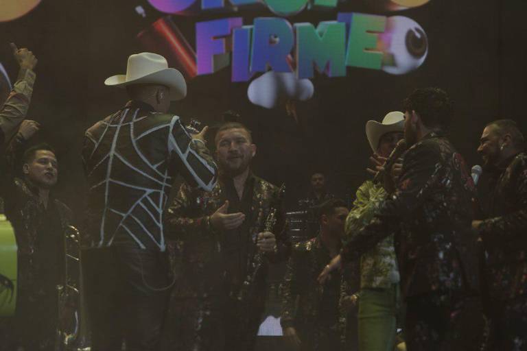 La Banda El Recodo y Grupo Firme comparten escenario en Los Ángeles y estrenan tema