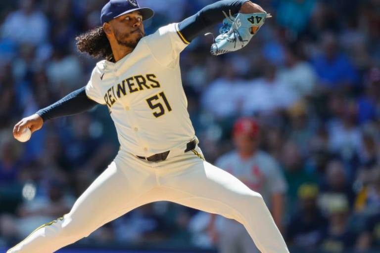 Peralta volverá a lanzar en el Día Inaugural por los Cerveceros