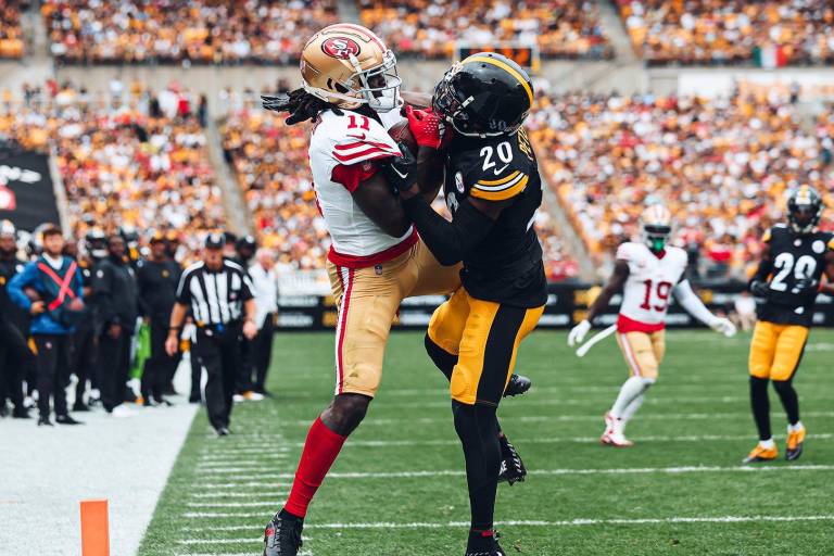 Los 49ers les pasan por encima a los Steelers