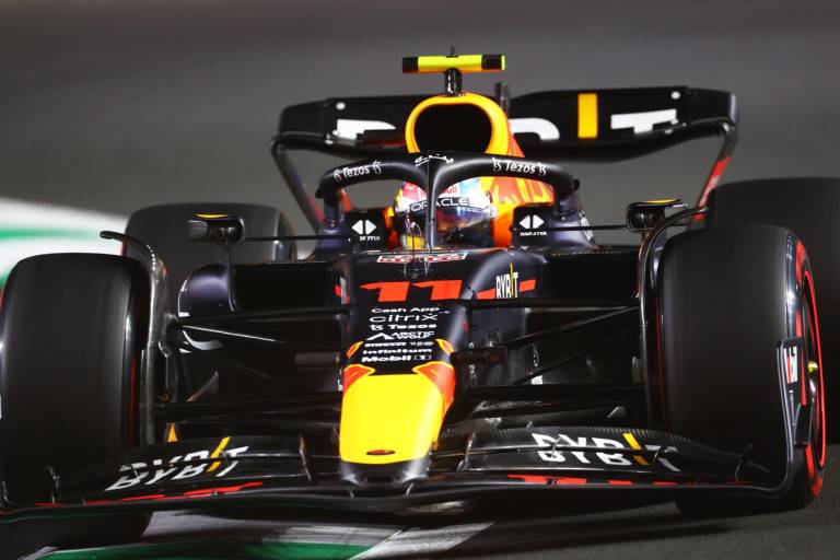 Checo Pérez arrancará primero en el Gran Premio de Arabia Saudita