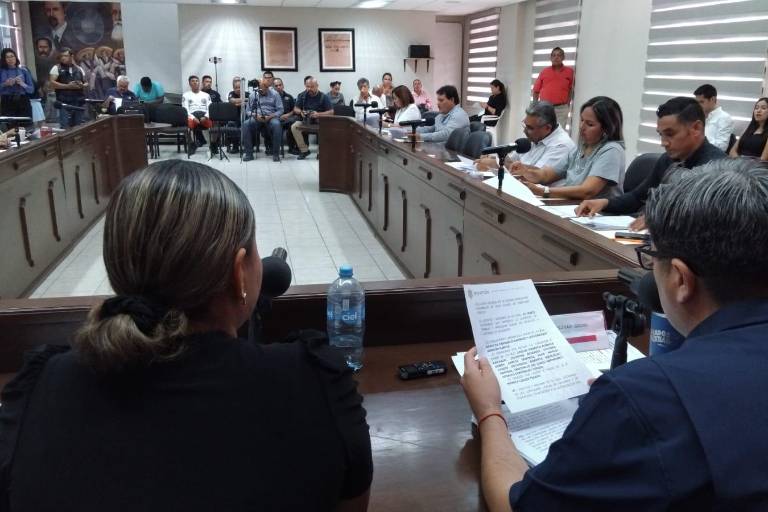 Aprueba Cabildo de Mazatlán contratos para atender desabasto de agua en Villa Unión