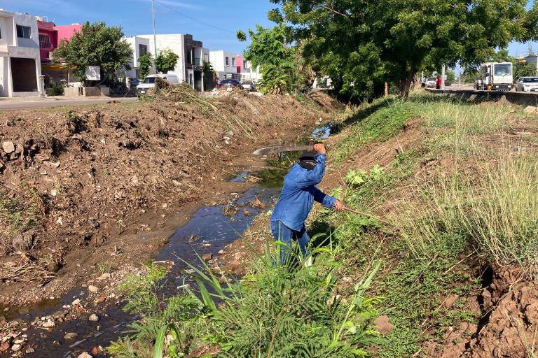 Suman 52 kilómetros de canales pluviales por limpiar y desazolvar en Mazatlán