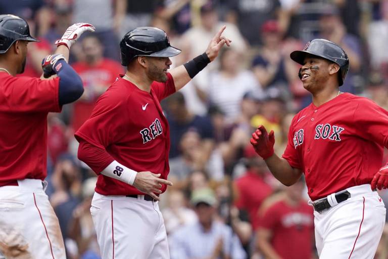 Boston pega 4 jonrones y sella barrida con paliza a Reales