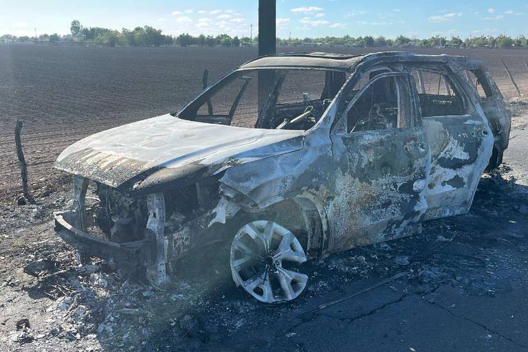 Hallan vehículo calcinado en la carretera de Costa Rica, en Culiacán