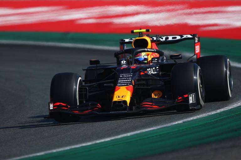 Checo Pérez finaliza tercero en GP de Italia, pero sanción le impide subir al podio