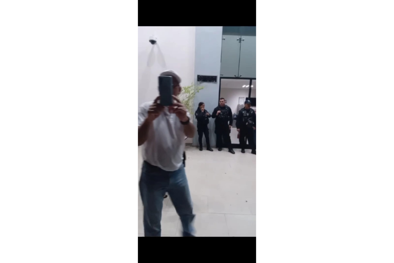 Trabajadores de la UAS amedrentan a periodistas durante audiencia contra Rector