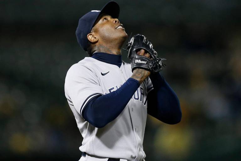 Aroldis Chapman necesita usar más su recta, afirma el mánager Aaron Boone