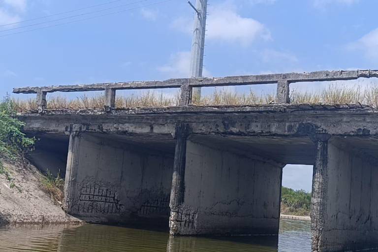 Puente de ‘agua dulce’ en Escuinapa está al borde de colapso, denuncian pescadores