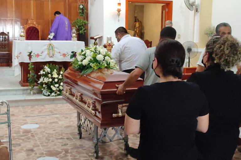 Dan familiares y amigos el último adiós a ‘El Recodito’