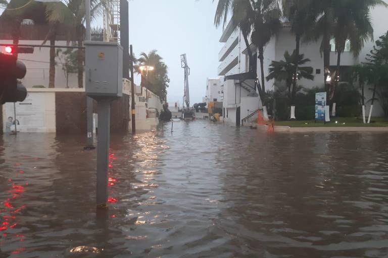 Obras de drenaje pluvial en la Camarón Sábalo siguen retrasadas