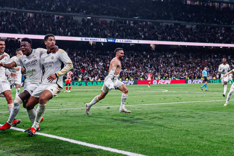 Real Madrid remonta ante el Almería con polémica de por medio