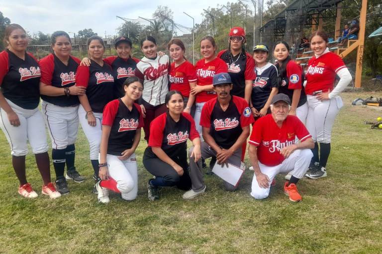 Potente arranque de Rojas de Villa Unión en Softbol Femenil Campesina Río Presidio
