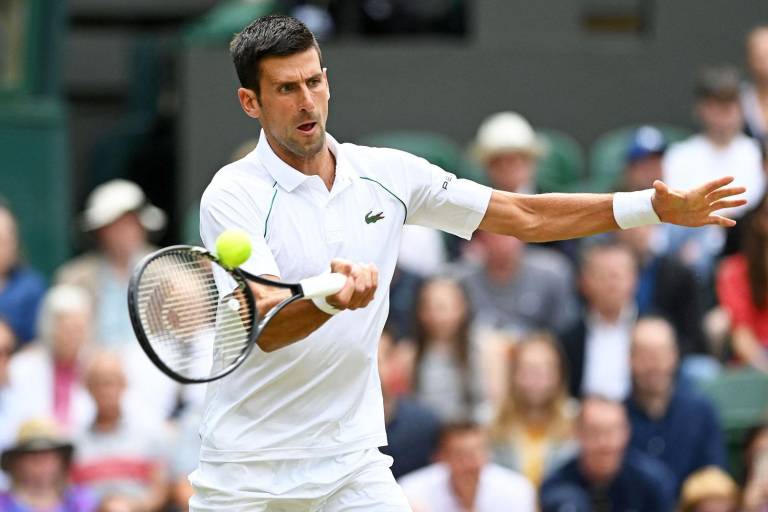 Novak Djokovic arrasa al chileno Garín y avanza en Wimbledon