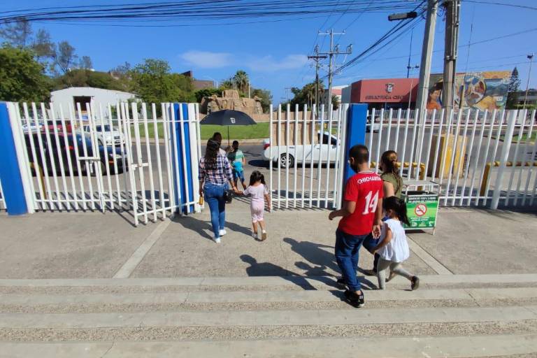 En Mazatlán menores van por la vacuna contra el Covid, pero se regresan sin ser vacunados porque se agotaron las dosis