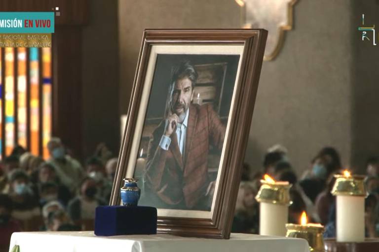 Despiden a Diego Verdaguer con misa de cenizas presentes. ‘Nos reconocimos como amores eternos’, asegura Amanda Miguel