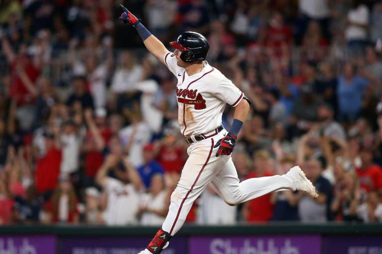 Bravos le dan extensión de 10 años y 212 millones de dólares a Austin Riley