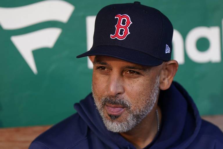 Medias Rojas acuerdan extensión por tres temporadas con Alex Cora