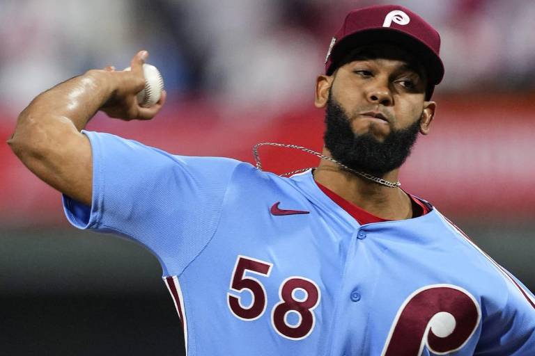 Filis firman a Seranthony Domínguez una extensión de dos años