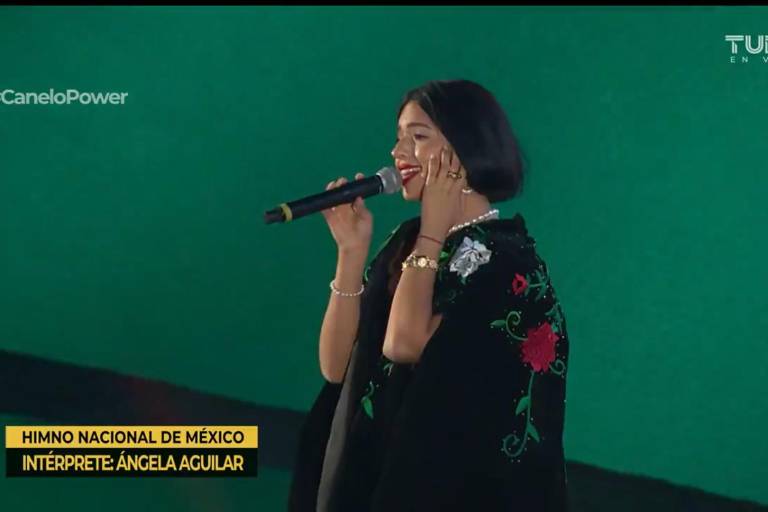 Destrozan en redes a Ángela Aguilar por su interpretación del Himno Nacional