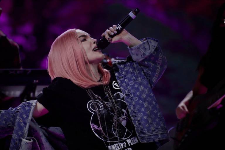 Belinda causa furor en concierto virtual