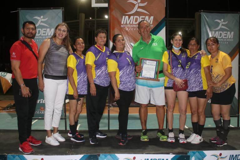 ‘Apapachan’ a Salvador González en Primer Festival de Voleibol de Sala