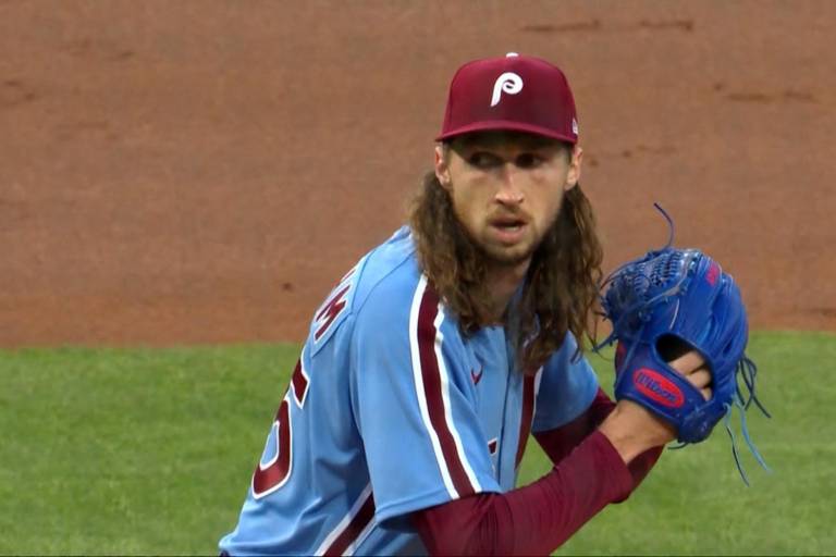 Filis le otorgan extensión de contrato a Matt Strahm