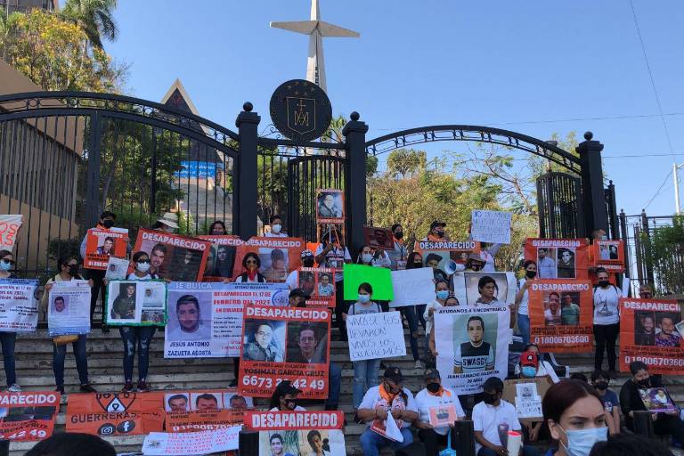 Madres de víctimas de desaparición forzada realizan marcha en Culiacán