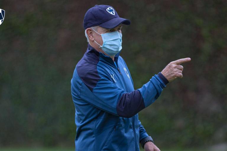 Javier Aguirre se reintegra con Monterrey tras la sanción por violar el distanciamiento social