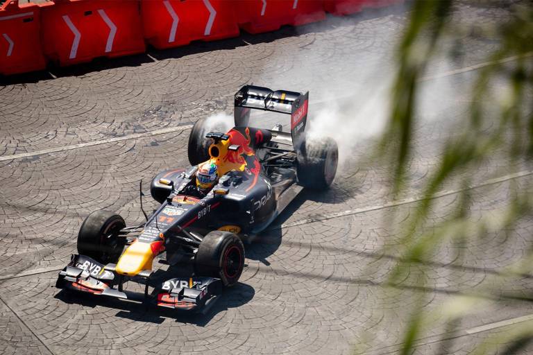 ‘Checo’ Pérez sueña cantar el Himno Nacional en México