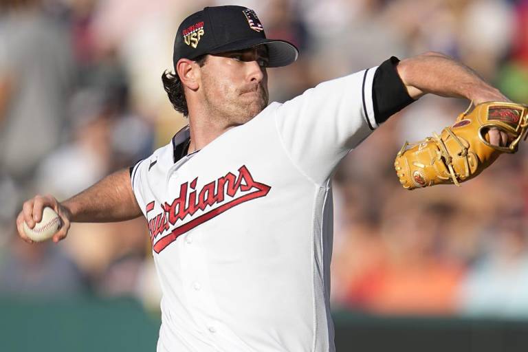 Guardianes envían a Shane Bieber a la lista de incapacitados de 15 días