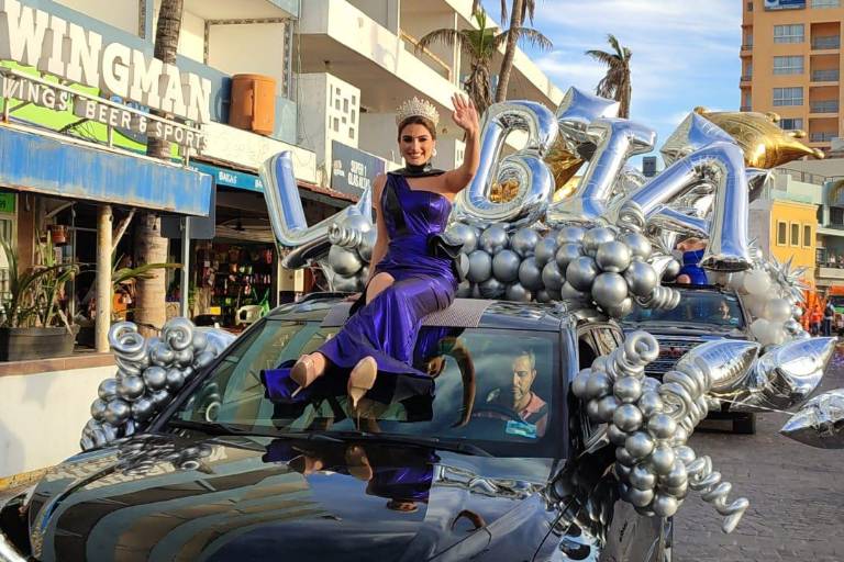 Obed Ibarra y Scarleth Valenzuela son los primeros soberanos de Carnaval de Mazatlán 2022