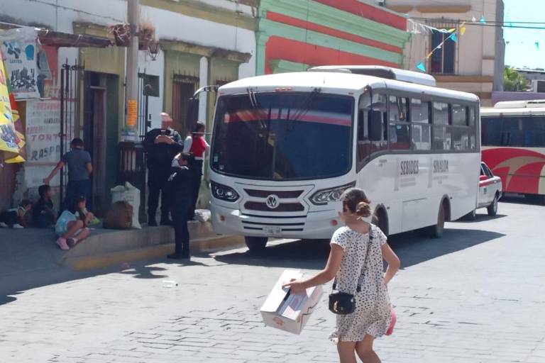 Apoyan a familias a descender de la zona serrana de Rosario para adquirir víveres