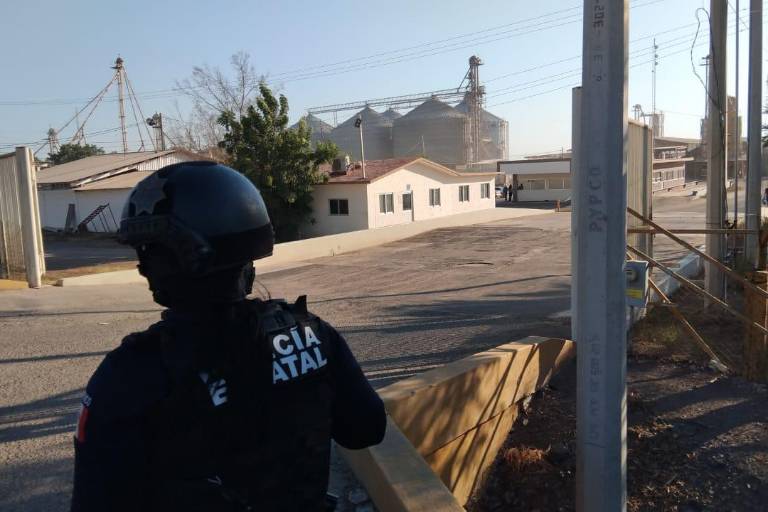 Explota tanque de gas en empresa ganadera al sur de Culiacán; hay dos heridos