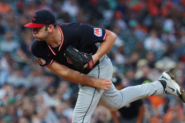 Gavin Williams lidera blanqueada de Guardianes sobre Tigres y se acercan al tercer Comodín