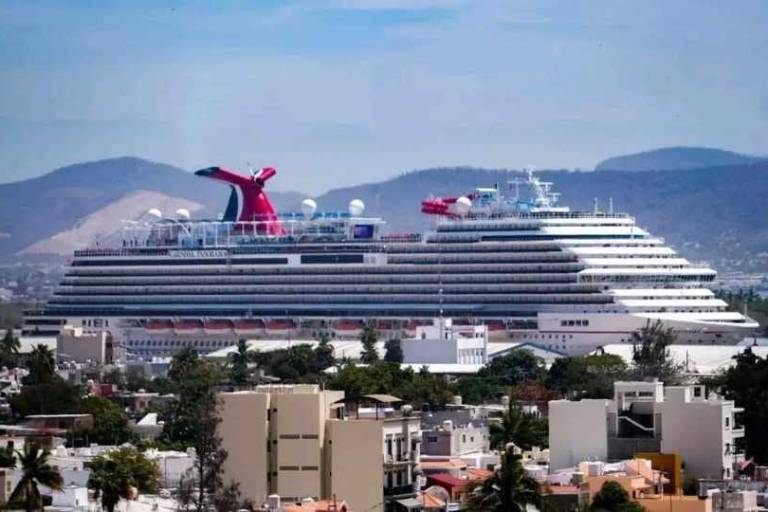 Cierra julio con el arribo de más de 19 mil cruceristas en Mazatlán