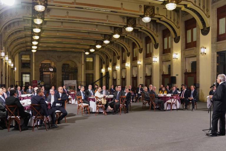 AMLO invita a empresarios a comprar cachitos para nueva rifa del CIP Playa Espíritu; fondos irán a presas del sur de Sinaloa, asegura