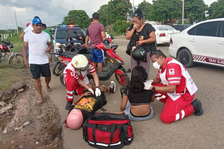 Hermanas quedan heridas tras derrapar su moto en Mazatlán