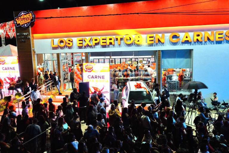 Carnes Selectas Nayarit celebra su nueva sucursal con la entrega de una camioneta en La Cantera