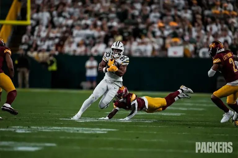 Packers imponen autoridad en Lambeau Field y vencen a Commanders 27-18