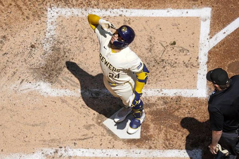 Contreras comanda ataque de 5 HR de Cerveceros que venció a Piratas