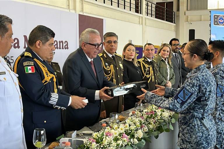 Autoridades celebran el 110 aniversario de la Fuerza Aérea Mexicana