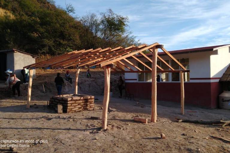 Buscan apertura de escuelas para zona Tarámari; por la lejanía alumnas y maestras tienen que dormir en las aulas