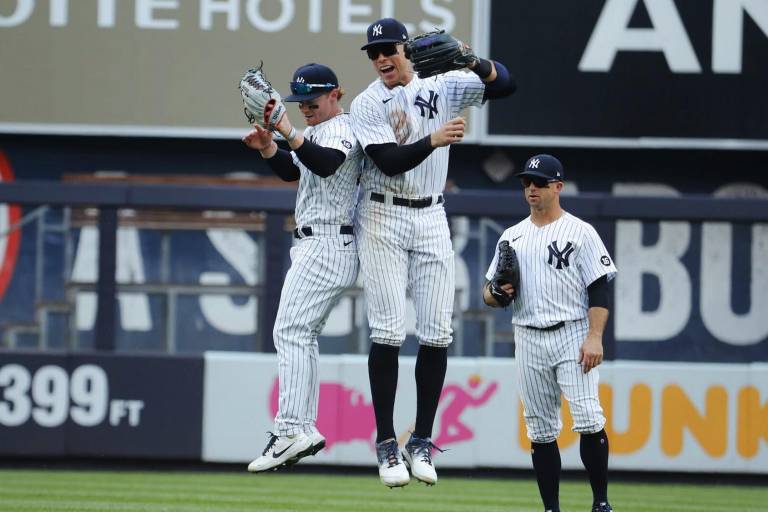 Yanquis frenan racha ganadora a Atléticos